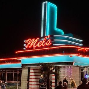 Meet your Posher, Tia